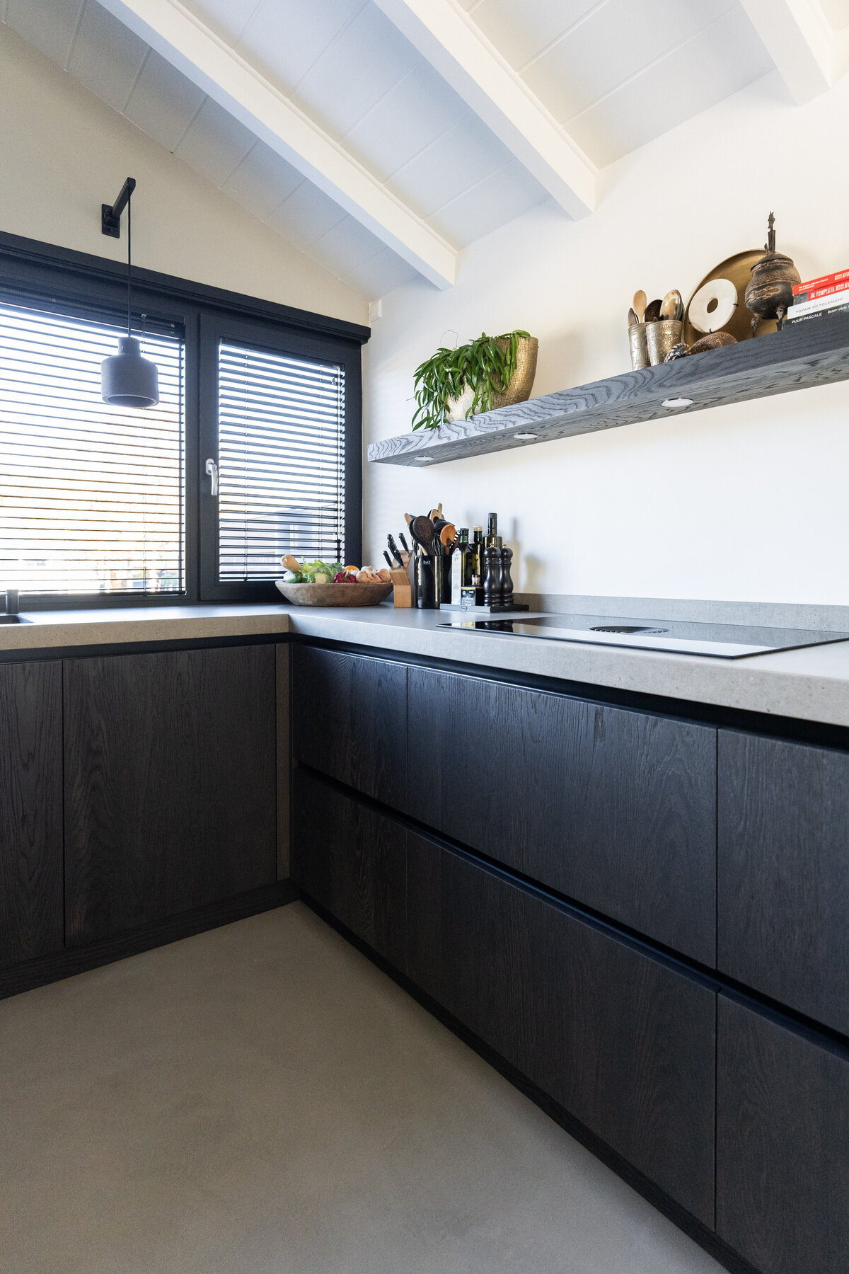 Keuken en interieur stoere keuken hout beton (6)