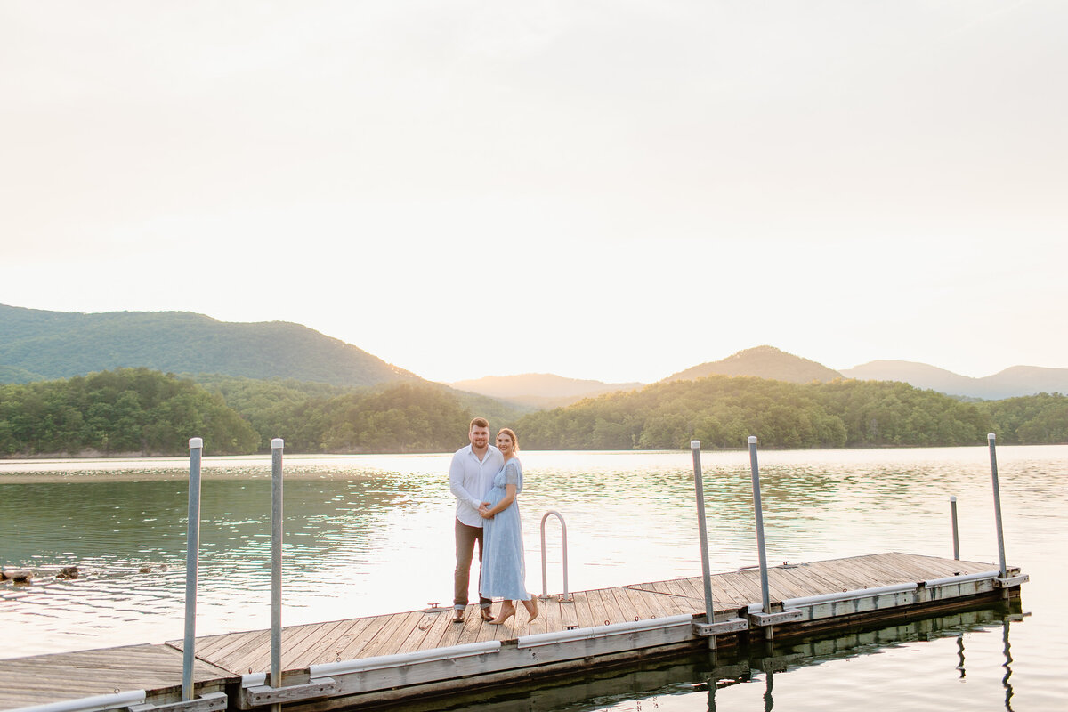 Documentary-Maternity-Session-at-Carvins-Cove-RJ-85