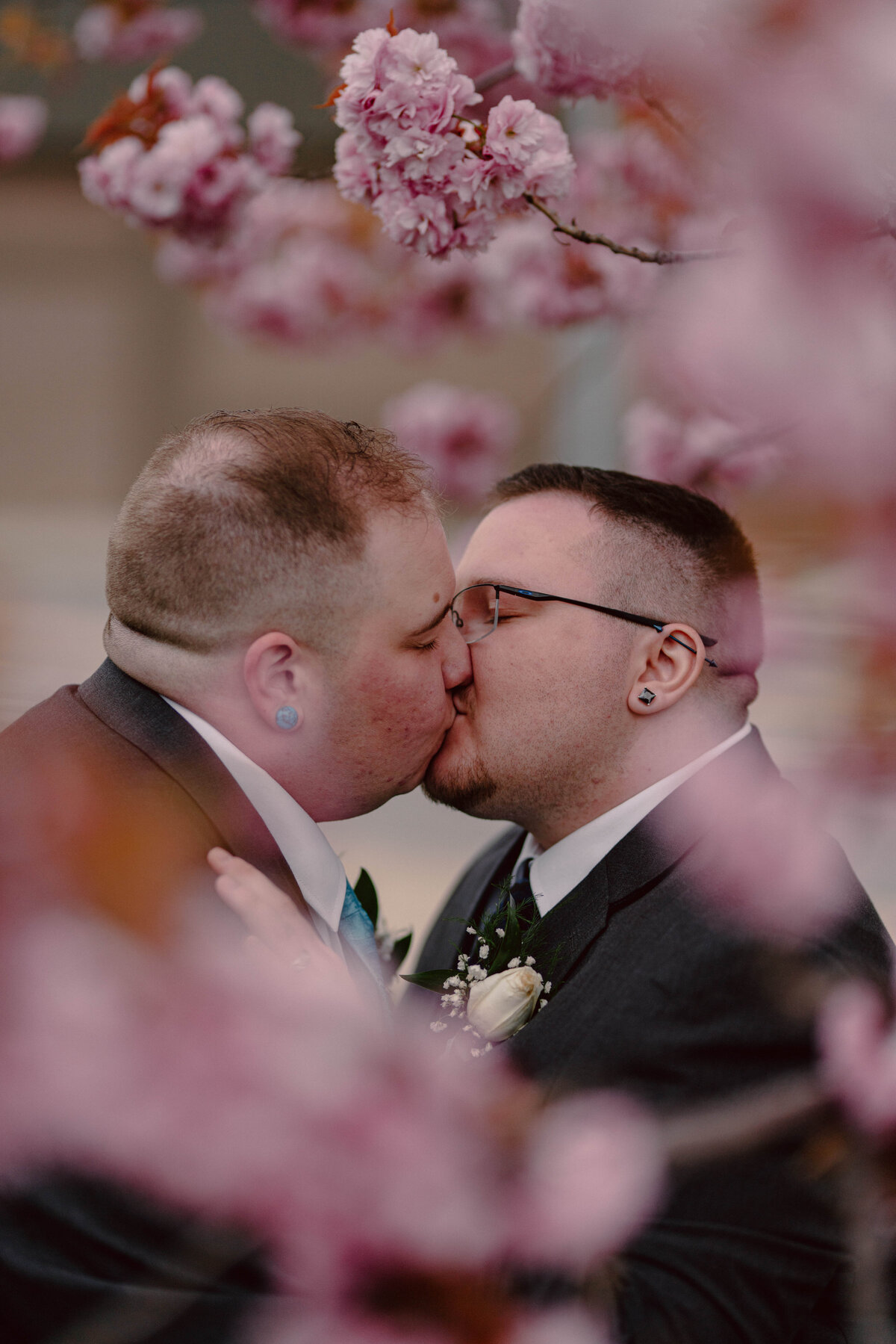rochester-wedding-roar-nightclub-wonder-in-adagio-lgbtq-wedding-photographer-9
