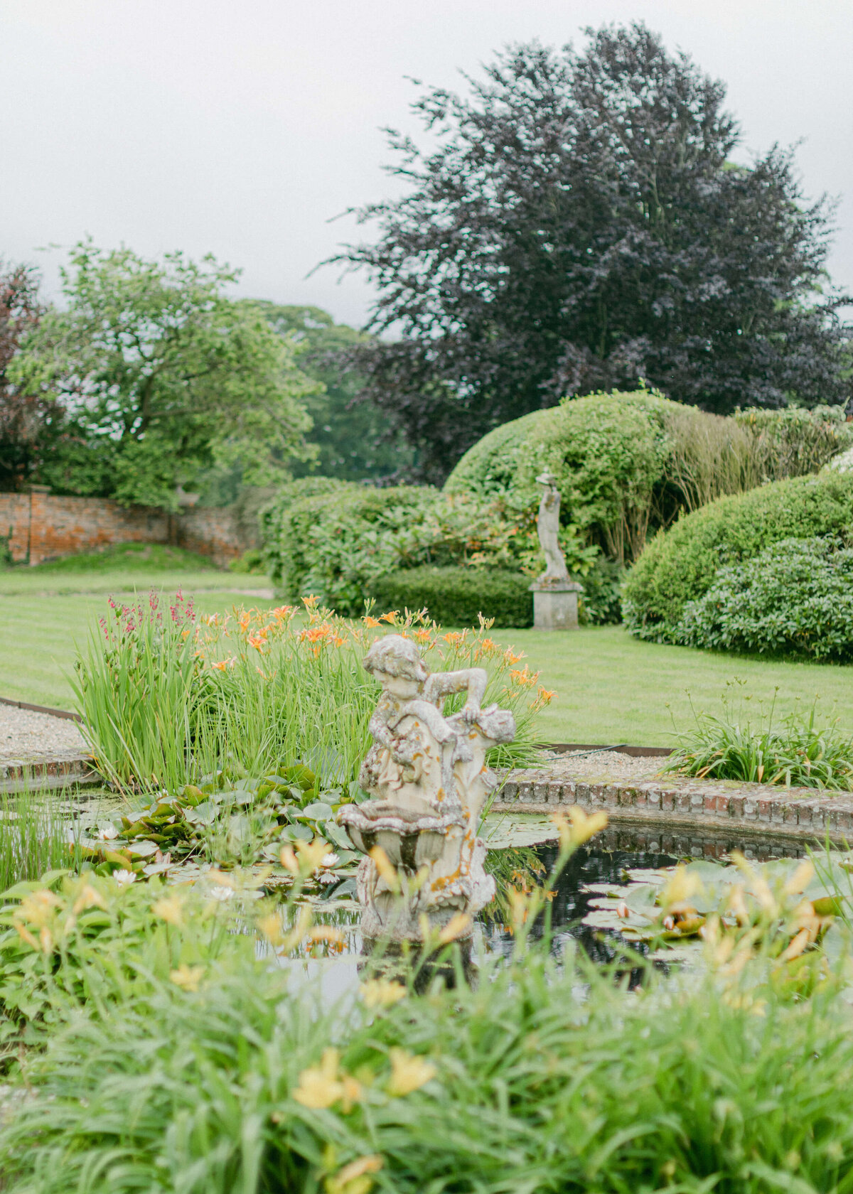 chloe-winstanley-weddings-english-country-garden