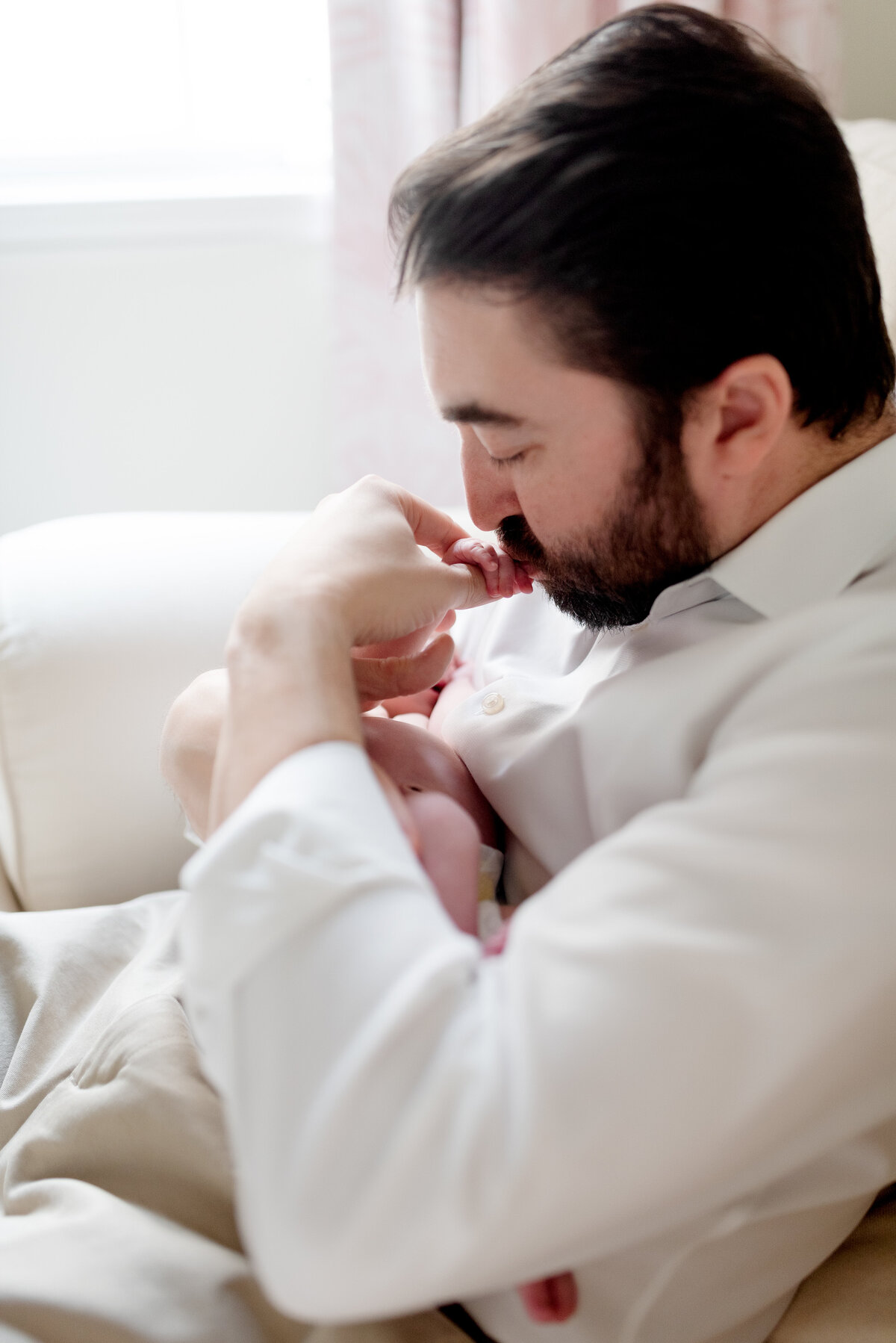 Daddy kiss - Newborn Photography