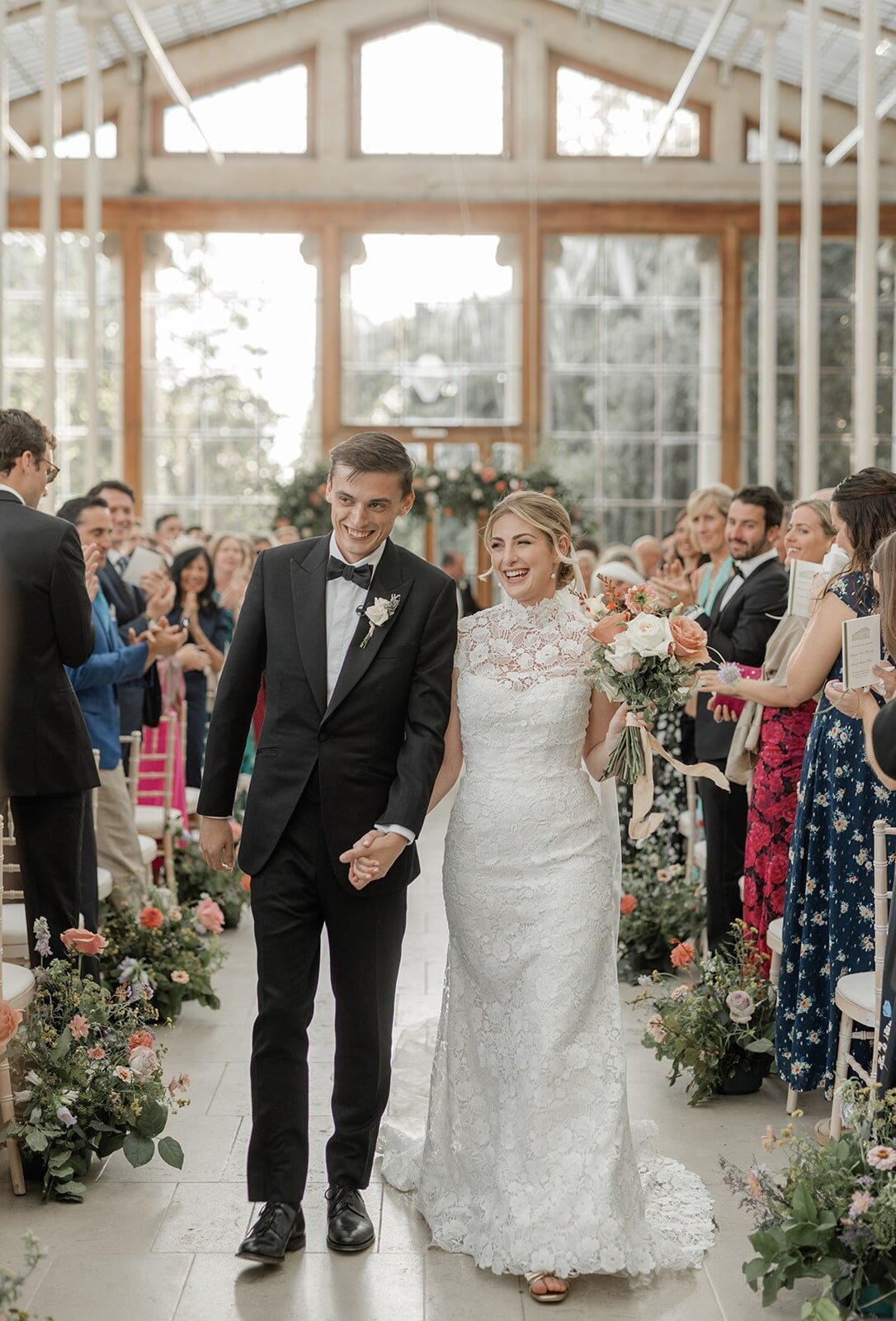 bride-and-groom-kew-gardens-min