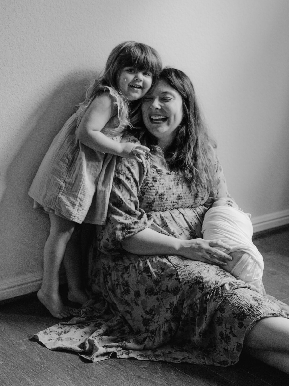 black-and-white-in-home-family-session-pearland-amy-marie-photography