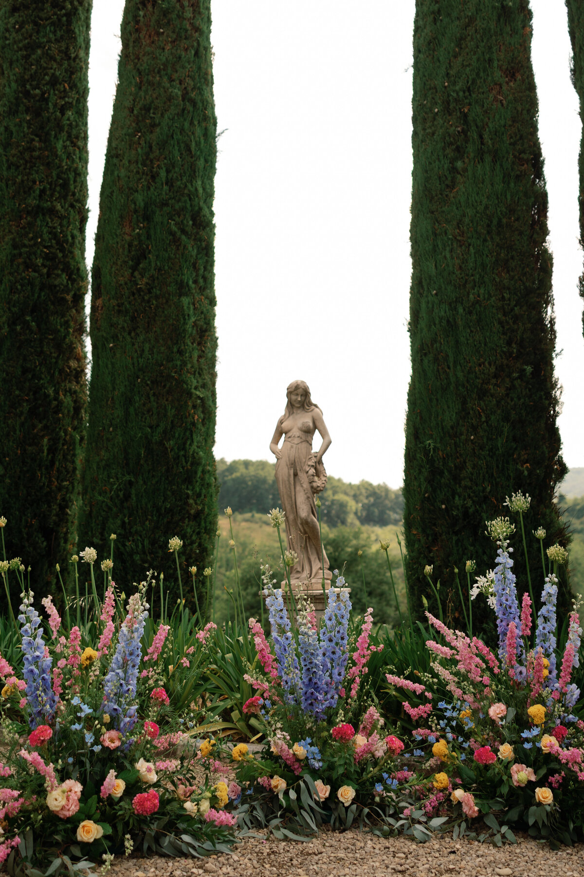 florals in the Tuscan villa garden
