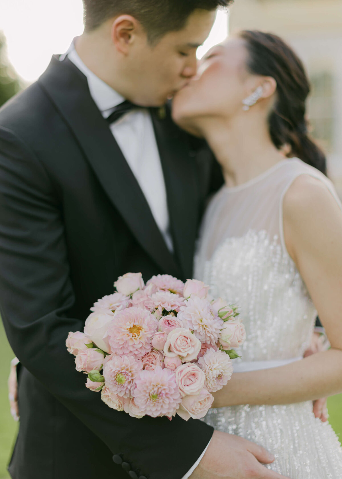 chloe-winstanley-weddings-syon-park-elie-saab-pink-boquet
