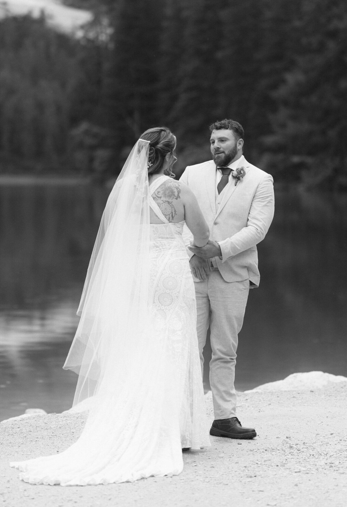 the_chaffins_international_destination_wedding_elopement_photographers_sammie_chaffin_micah_editorial_adventure_photos_travel_dolomites_italy_9