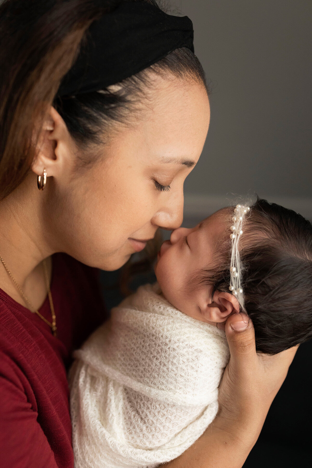 NJ Baby Photographer captures mom kissing her baby