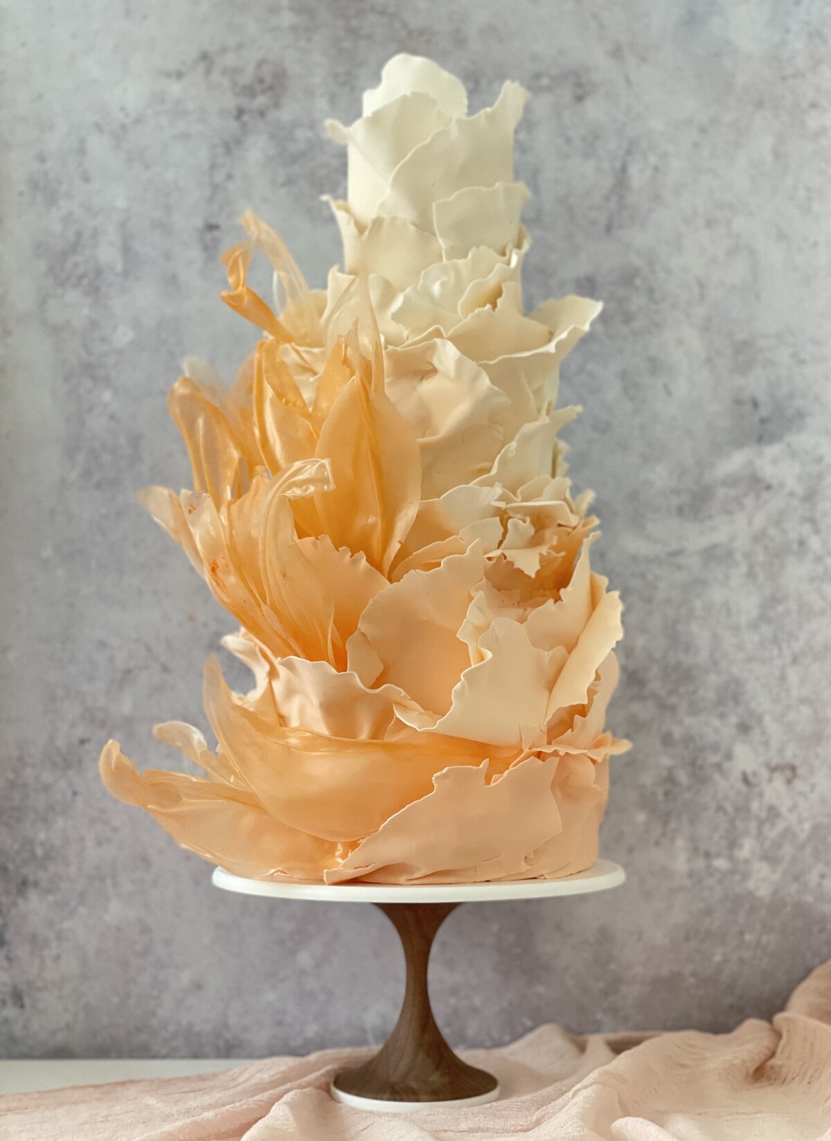 fondantfrillsweddingcakebylemontreecakesuk