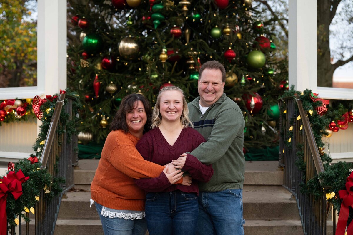 ChristmasFamilyPhotosMedinaOhioPositivelyPortraits-6
