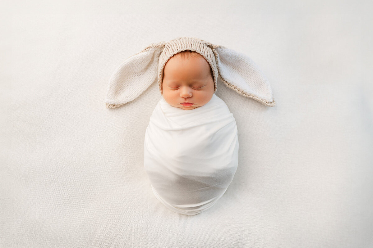 At-home-newborn-bunny-bonnet_0033