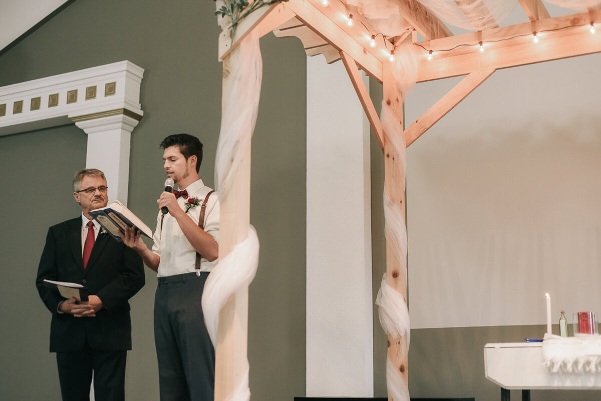 wedding ceremony | Iowa wedding photographer | Iowa Photographer | Playlife | Cedar Rapids | Iowa City | Kalona | Alaynna Ann Schwartz-26