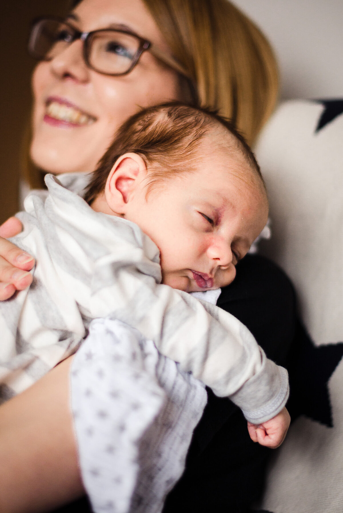newborn-baby-relaxed-lifestyle-natural-family-photography-98