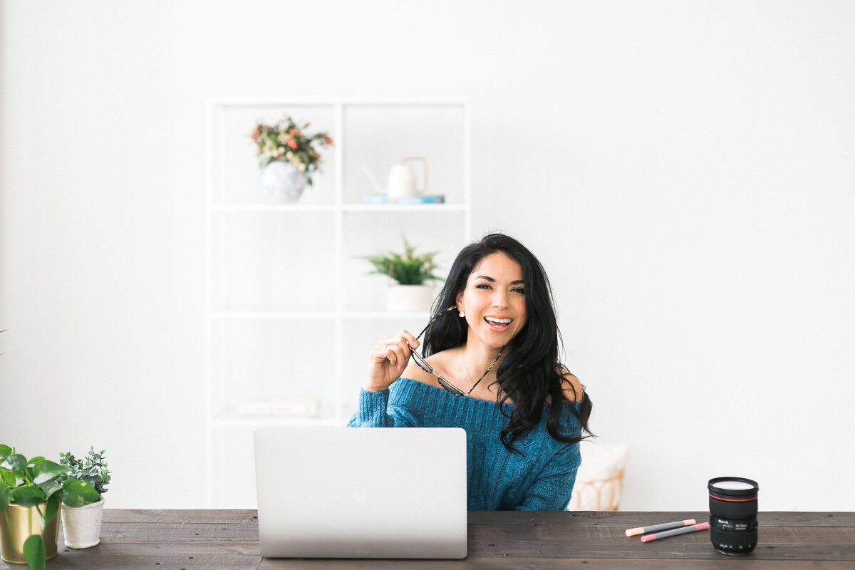 Kacie-Showit-Website-Template-Elizabeth-McCravy-Shop-headshot14