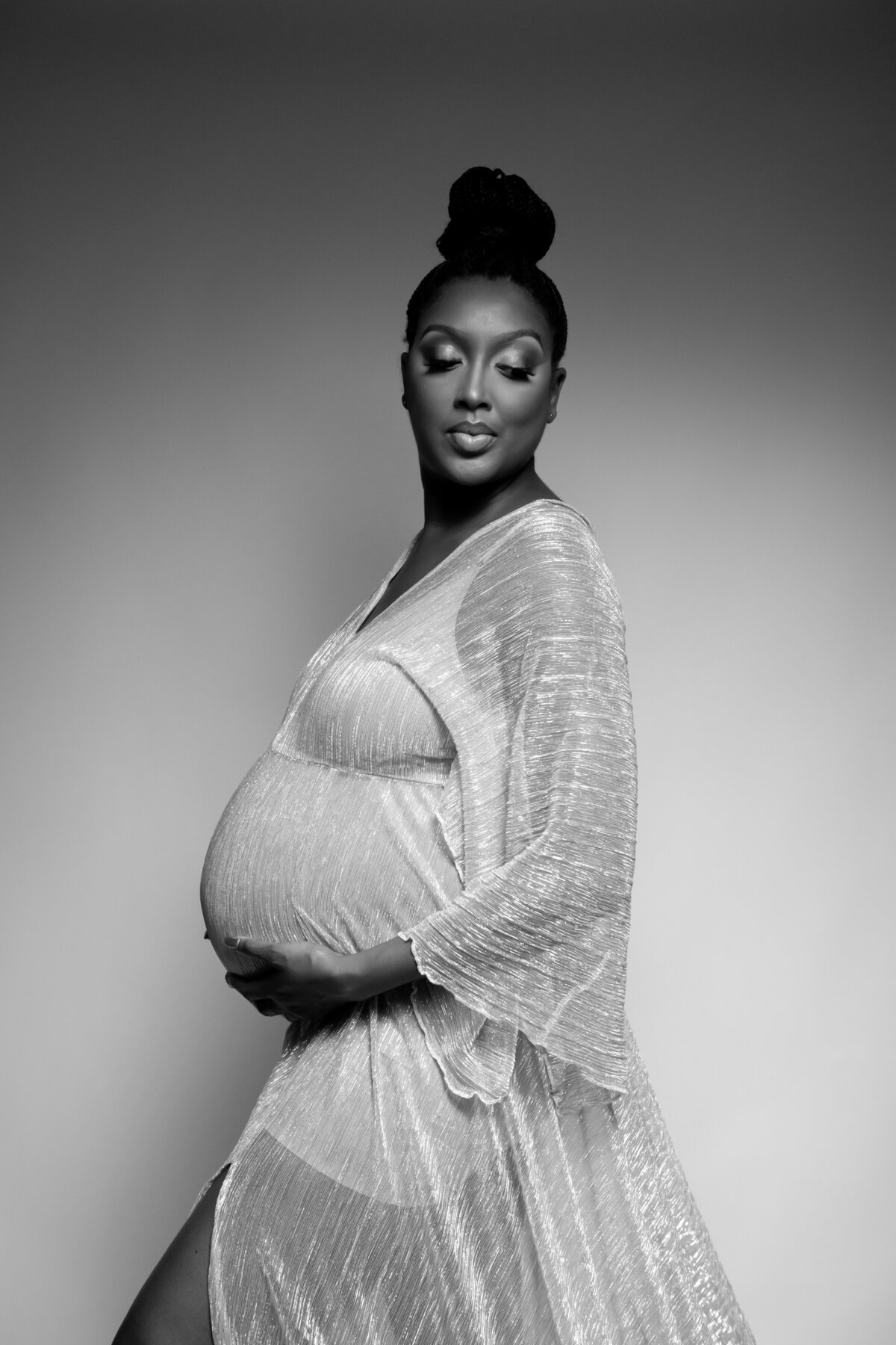 In-studio-maternity-session-with-jam&co-studios-black-female-maternity-photographer