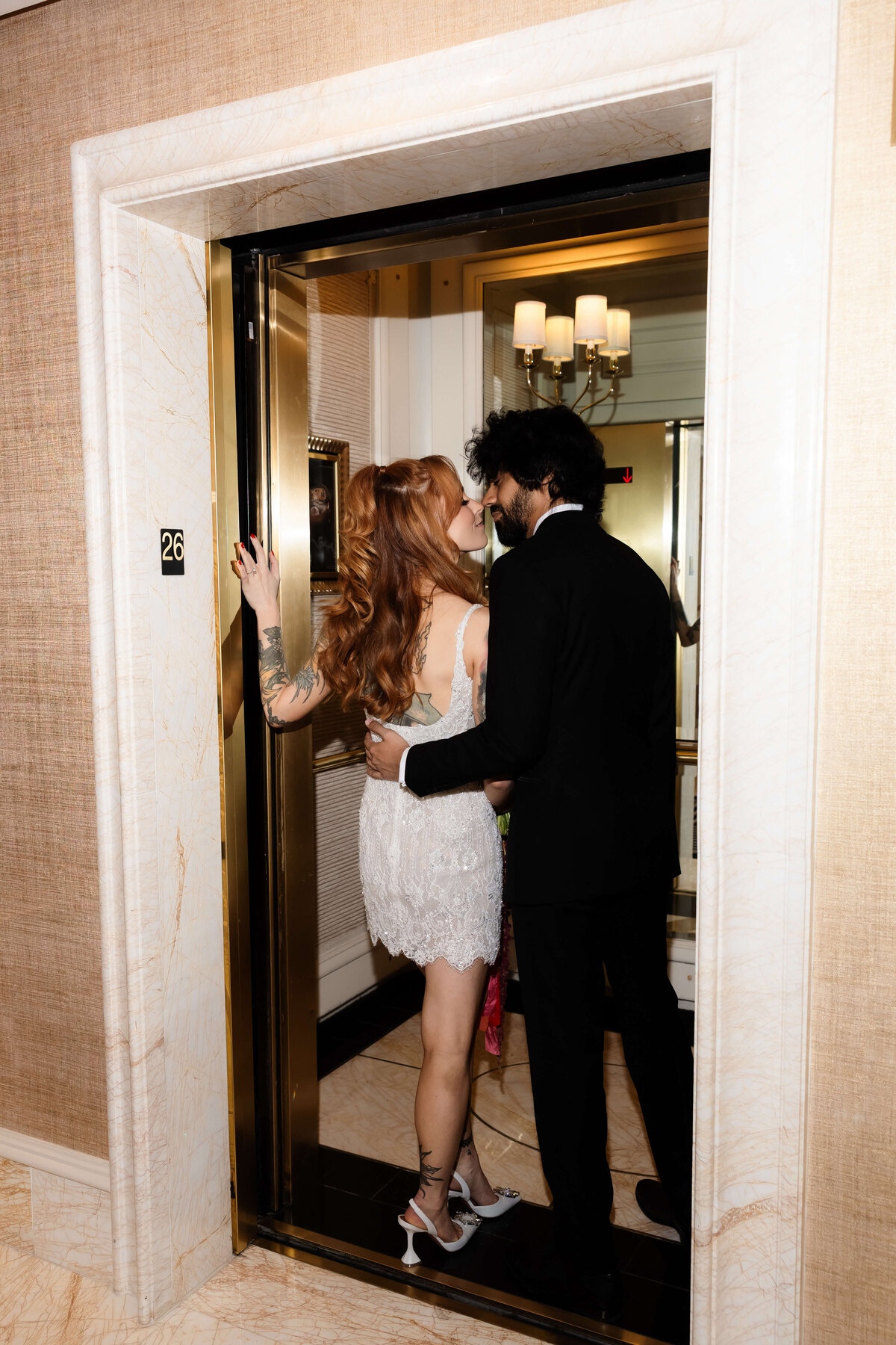 29riskyexposure_hayley-vikram_las-vegas-elopement-photography