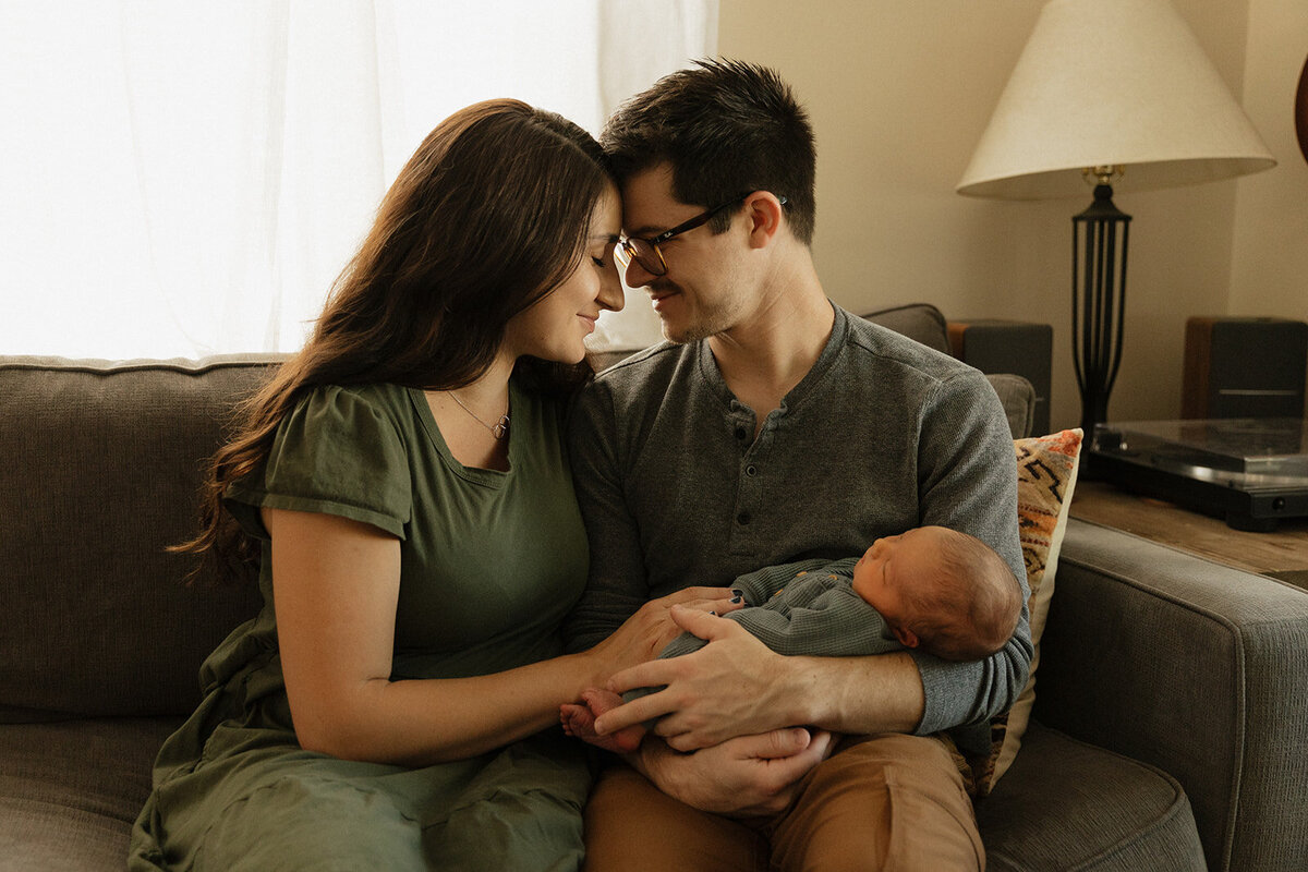 newborn family photographer in Milwaukee Wi