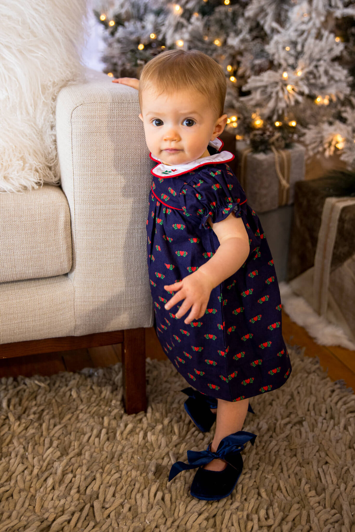 northern-kentucky-holiday-baby-portrait-standing