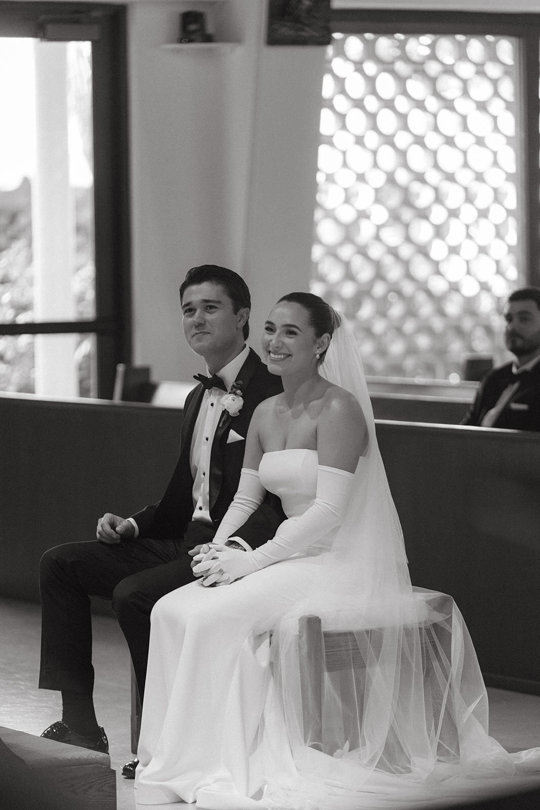 bride-groom-smiling-church-5CE-W