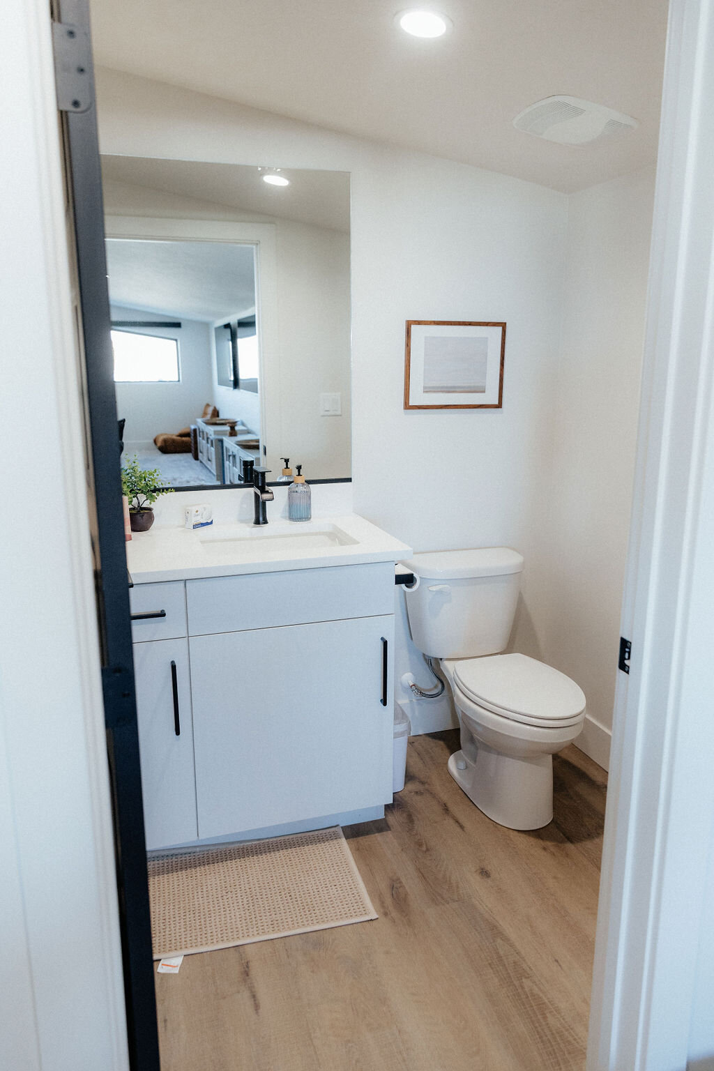 Beezah_FrankiesPlace_ALL-249