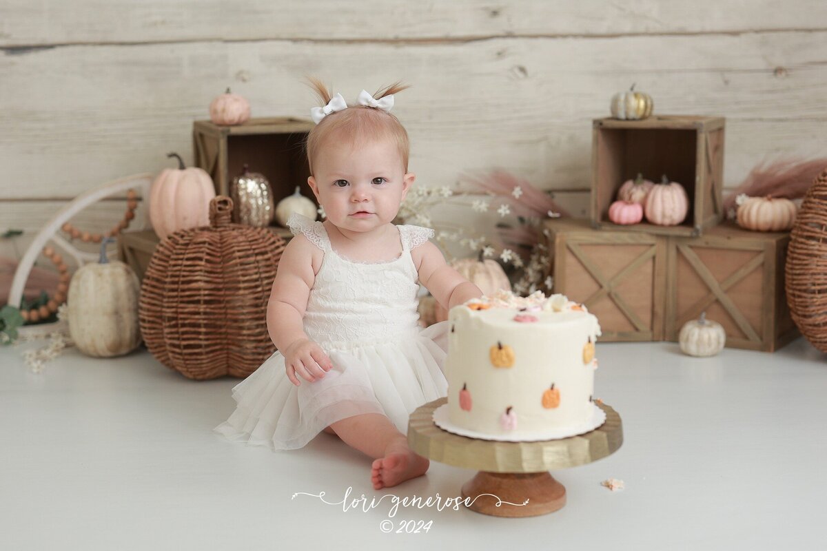 lehigh-valley-photographer-lori-generose-lg-photography-first-birthday-cake-smash-girl-easton-pa