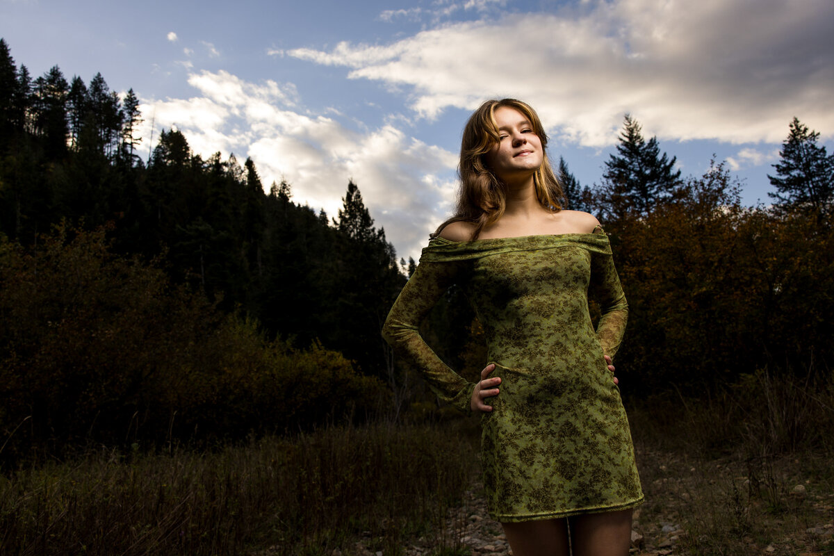 portrait-senior-highschool-trees-clouds-coeur-dalene