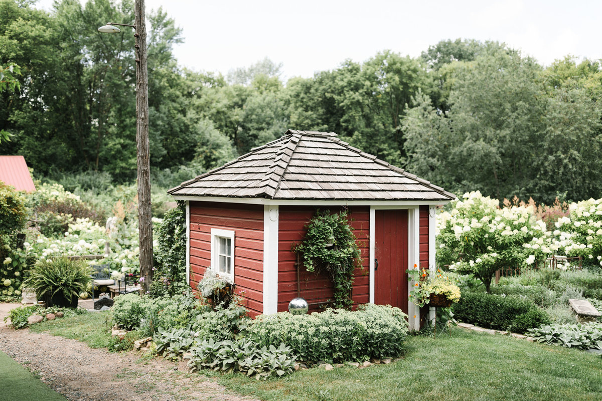 Camrose-Hill-Flower-Farm-Minnesota-July-Summer-Wedding-2