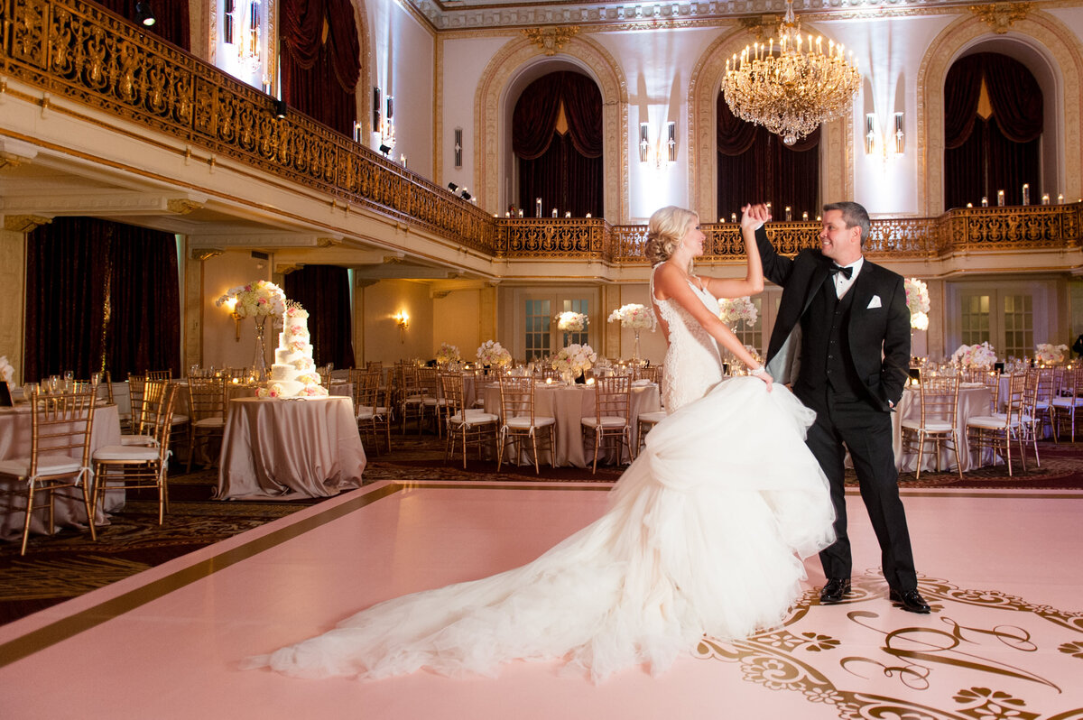 wedding couple at omni