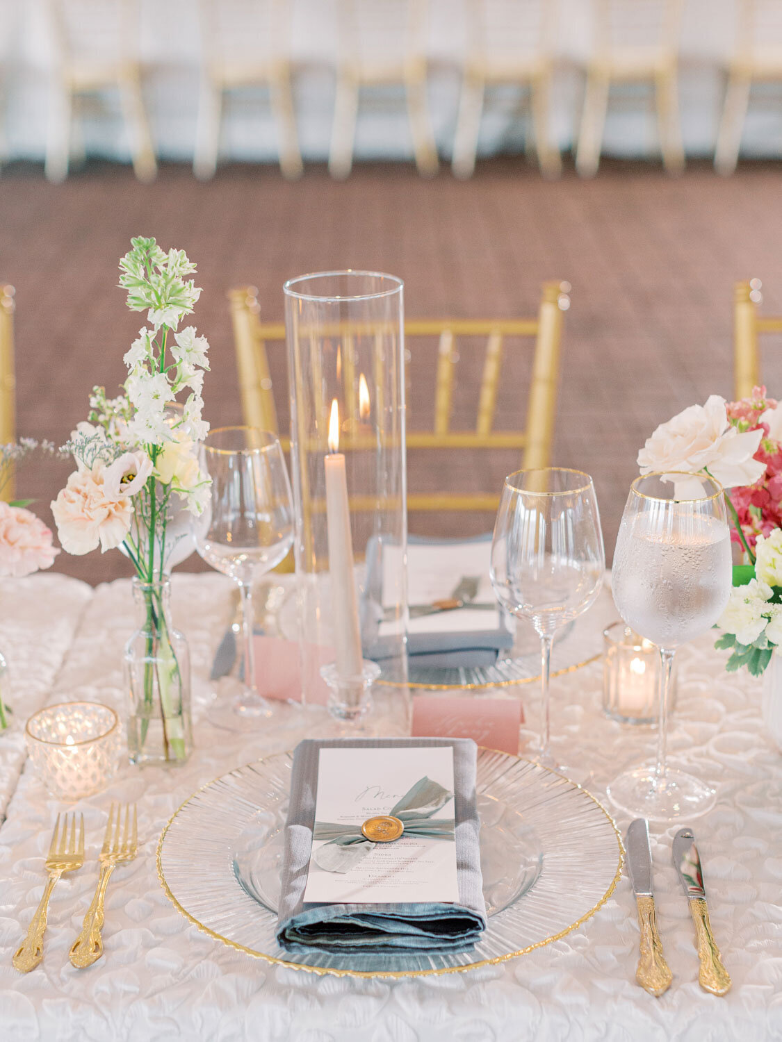 Elegant table setting with candlelight and flowers