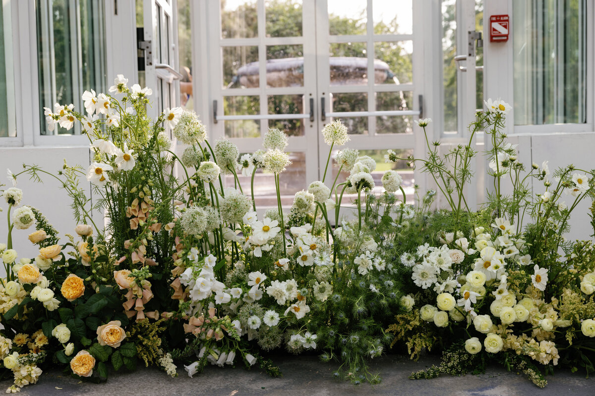 brooklyn-garden-ceremony-organic-flowers-yellow-white-ground-florals-sarah-brehant-events