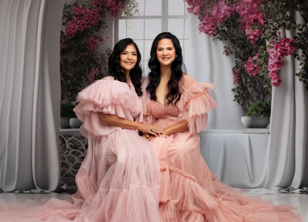 Studio Photos of mother daughter| Phoenix Family Session