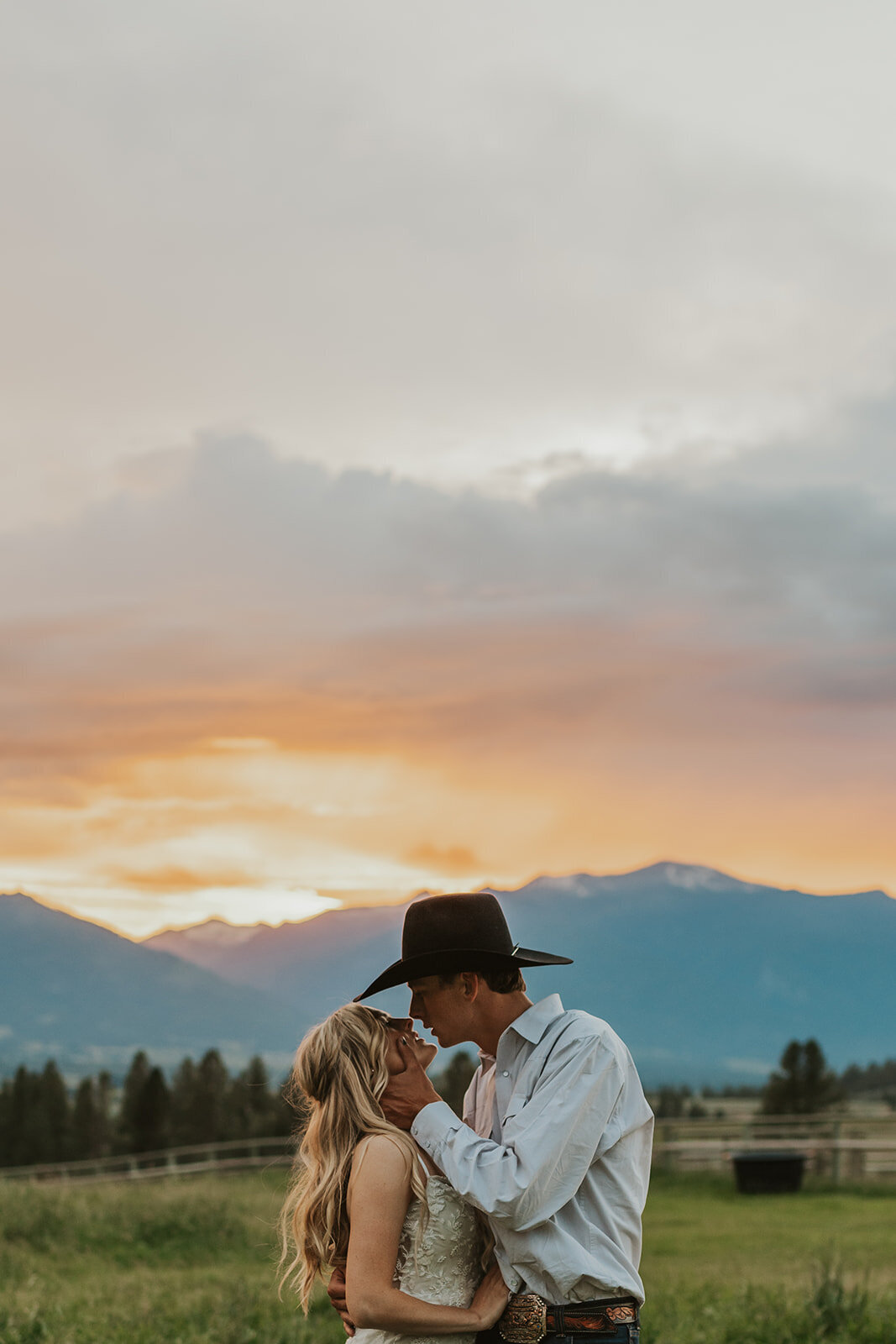 presley-gray-cowboy-luxury-montana-wedding-0381