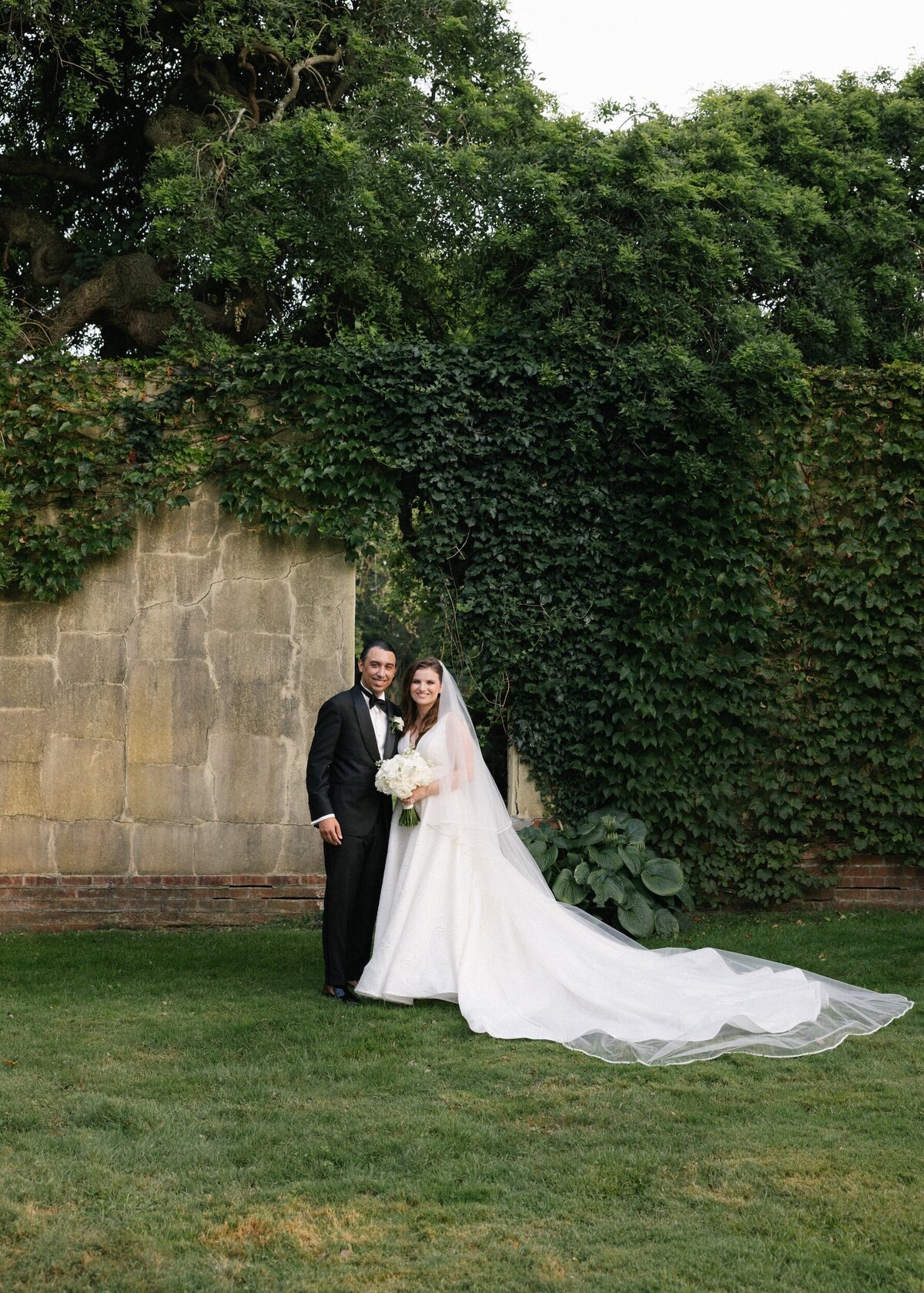 wedding-day-pictures-of-bride-and-groom