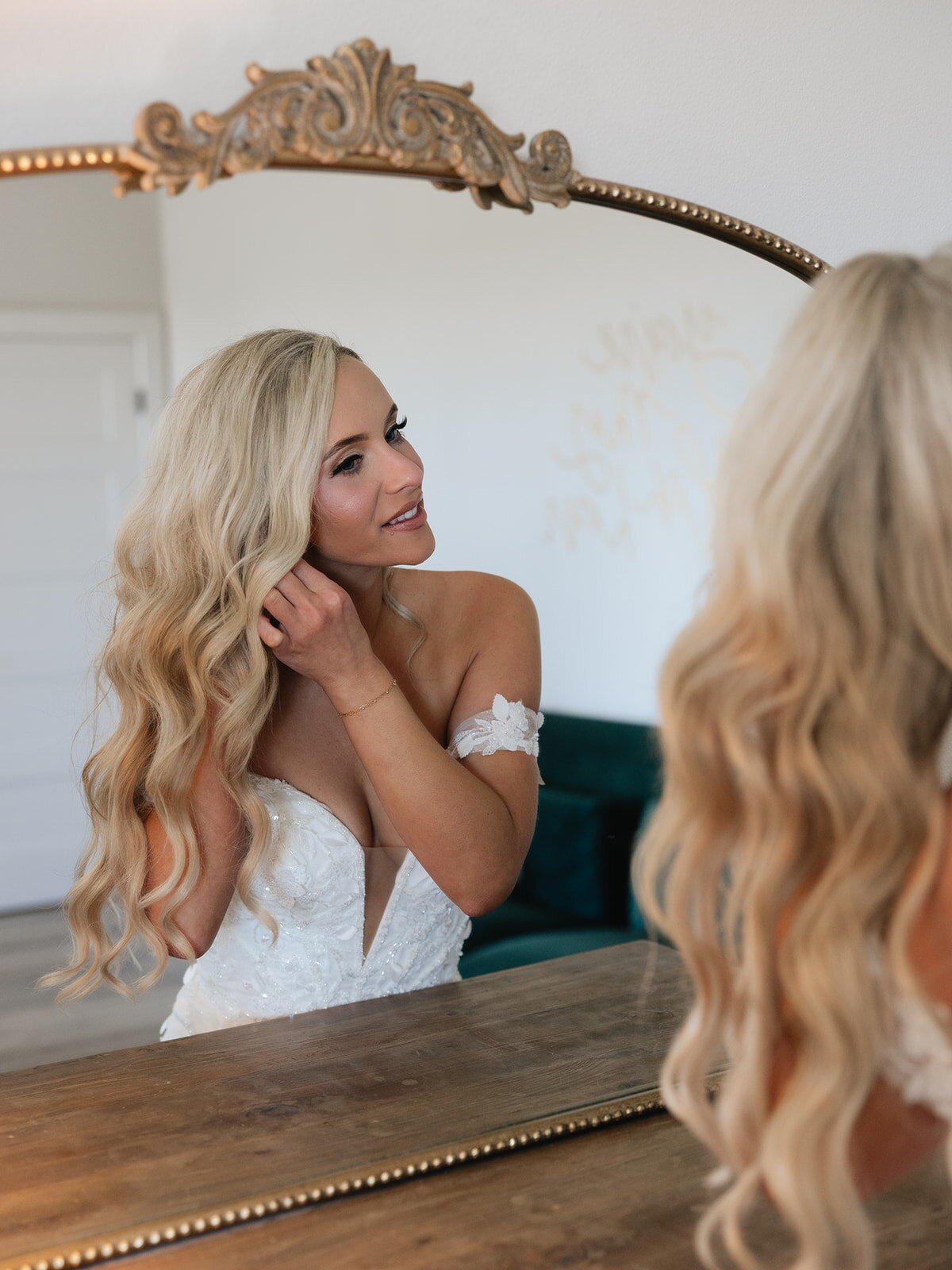 2025-10-11_DykesWeddingPreviews_MollyMurphyPhotography-19