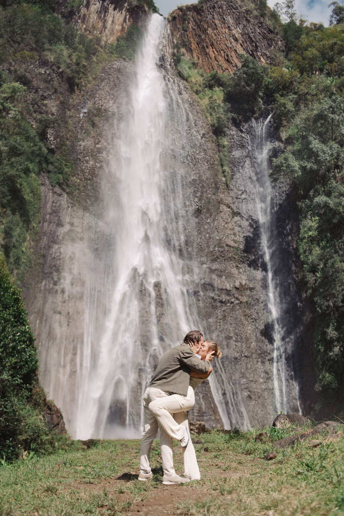 kauai_waterfall_proposal_picture0049