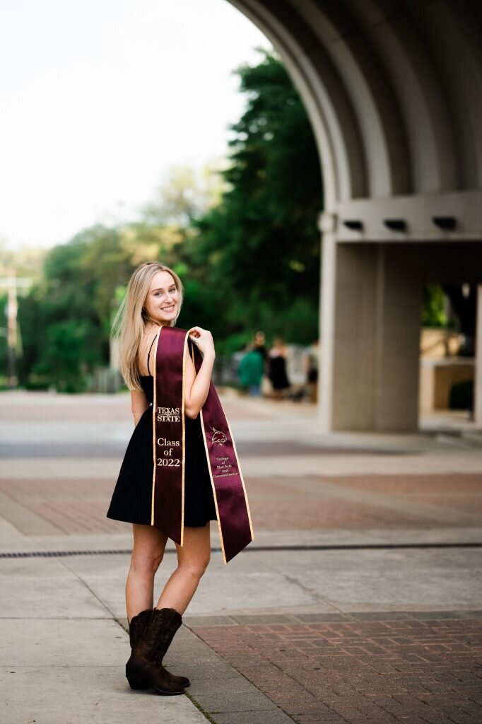 texas-state-senior-photos-004-682x1024