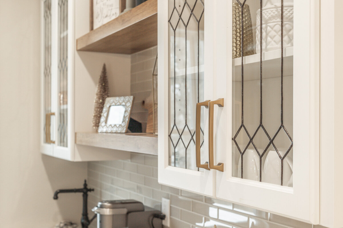 glass pattern in kitchen cabinets