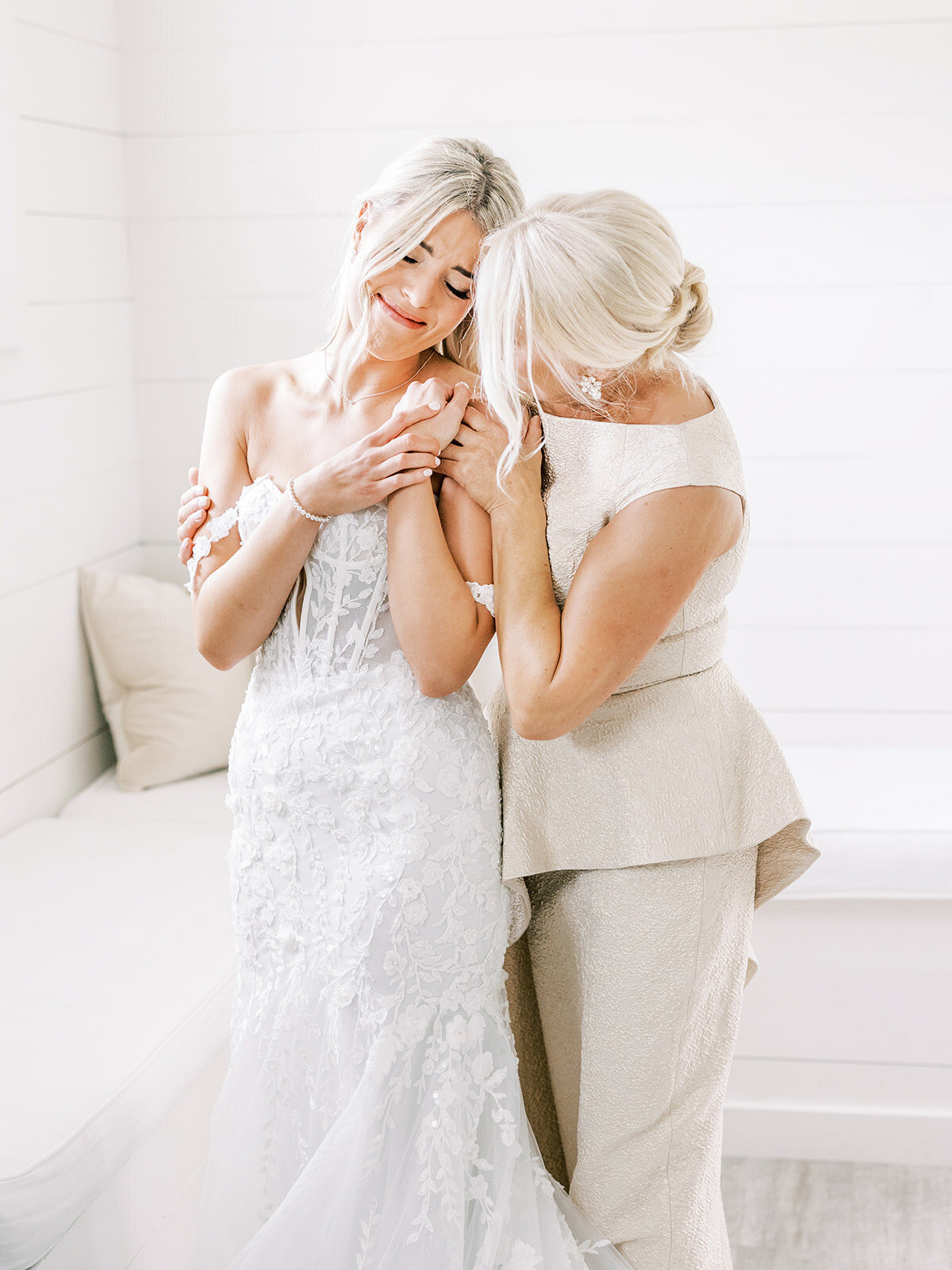 Lindsey Taylor Photography Providence Vineyard Chicago Wedding Photographer-9