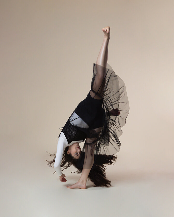 dancer-splits-photography-bone-backdrop