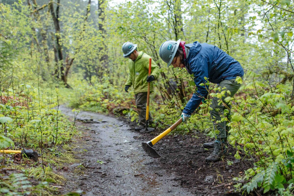 pacific-crest-trail-association-work-crews-hike-42