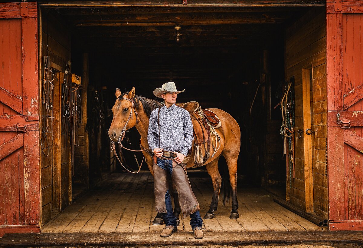 SENIORGUYDREAMINGHOLLOWPHOTOGRAPHY6_WEB2023