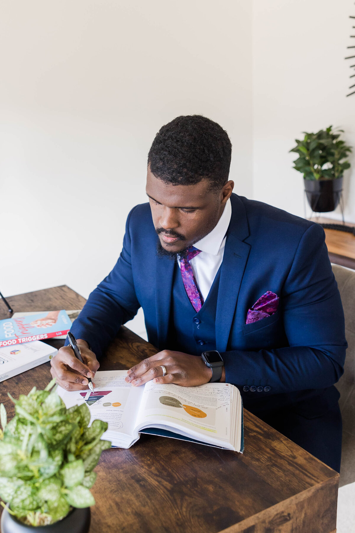 personal-branding-photo-shoot-at-desk