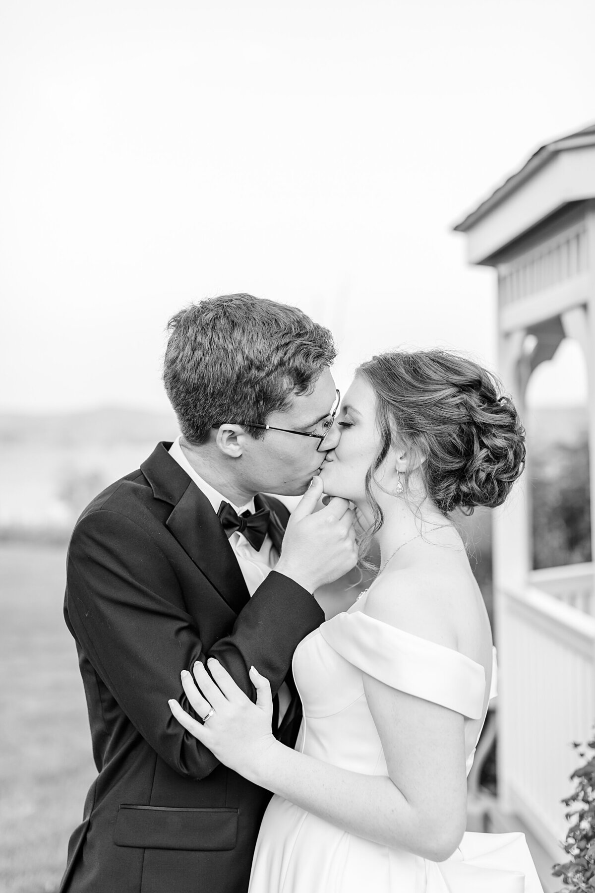 Pittsburgh-Nicassio-Fields-Green-Blue-Wedding-1 (37)