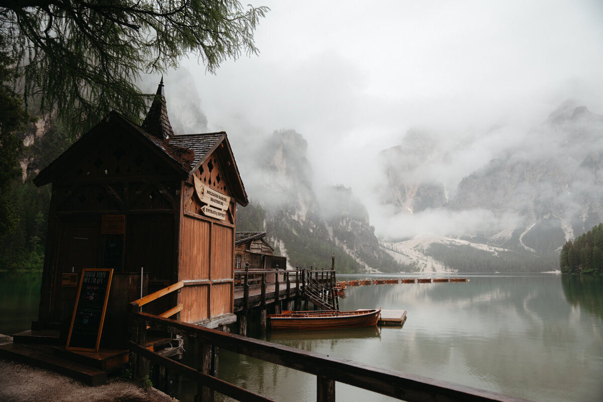 the_chaffins_international_destination_wedding_elopement_photographers_sammie_chaffin_micah_editorial_adventure_photos_travel_dolomites_italy_18