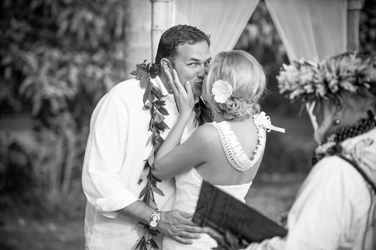 hawaii-destination-wedding-photographer-Olowalu-Plantation-House-3