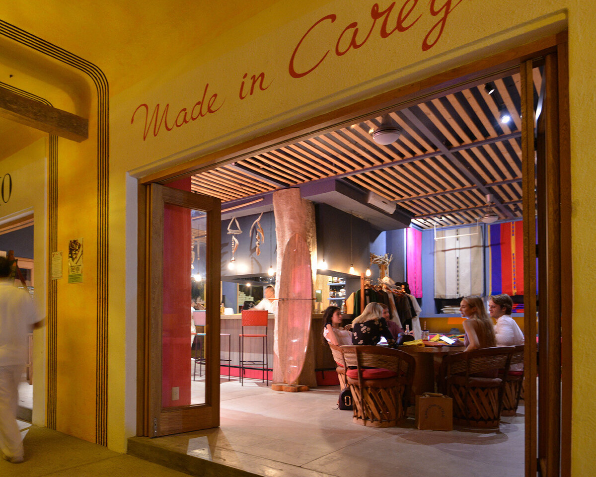 Careyes-Mexico-Shopping-Punto-Como-Plaza-De-Los-Caballeros-3856