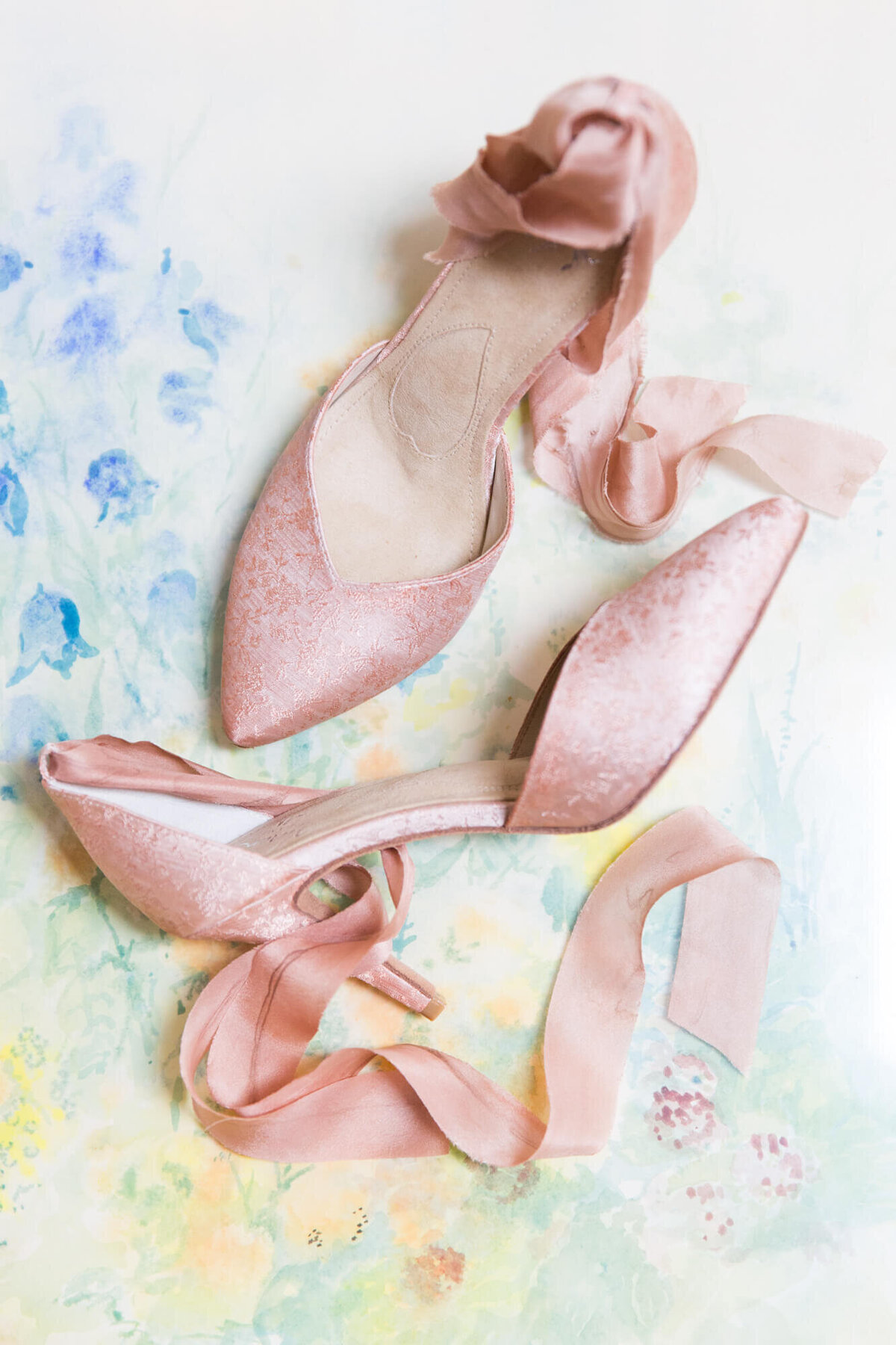 pink-wedding-shoes-ribbon
