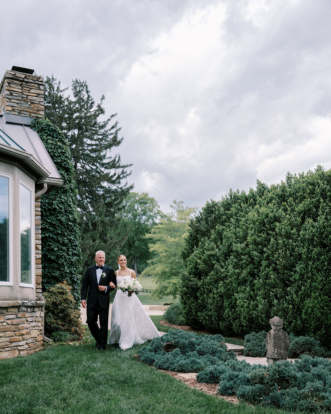 KathleenRob5-3-25GlenstoneGardenVA-VickiGraftonPhotography-561