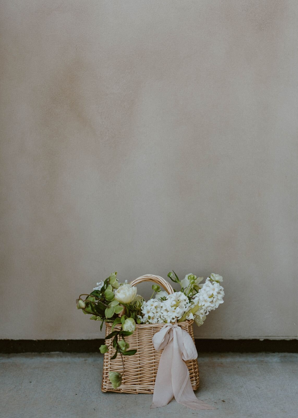 bridesmaid-basket-white-florals