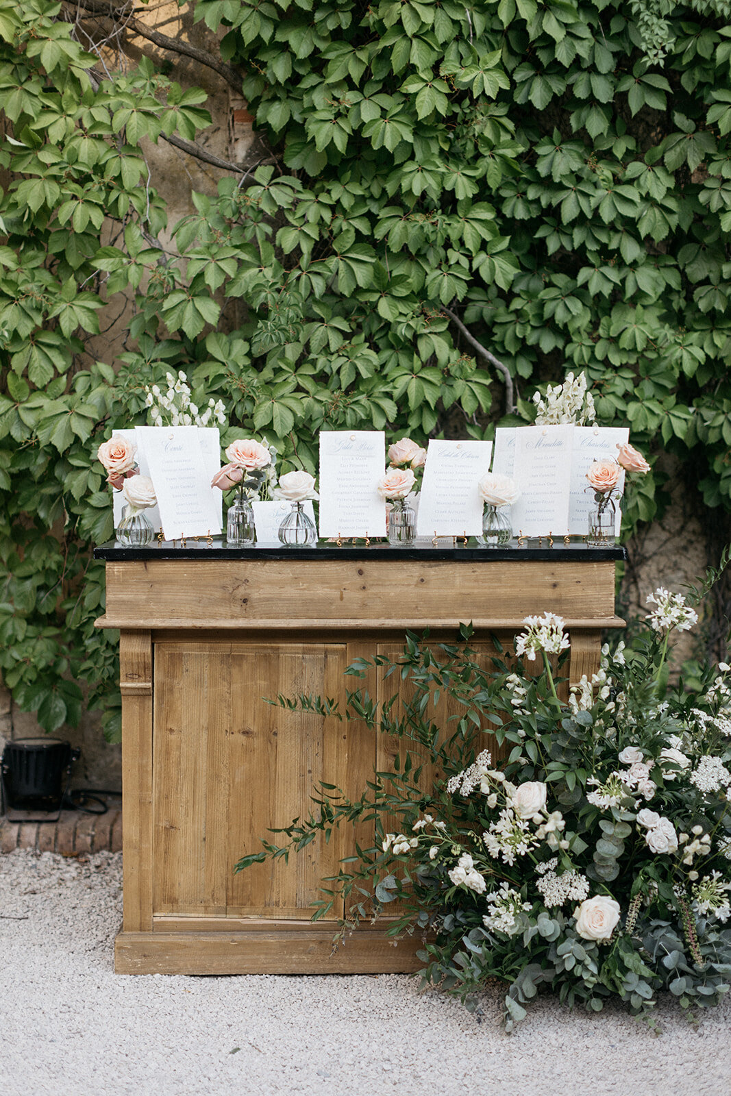 Lily Maxx wedding at chateau Robernier in a Monique Lhuillier gown - Veronique Lorre florist16