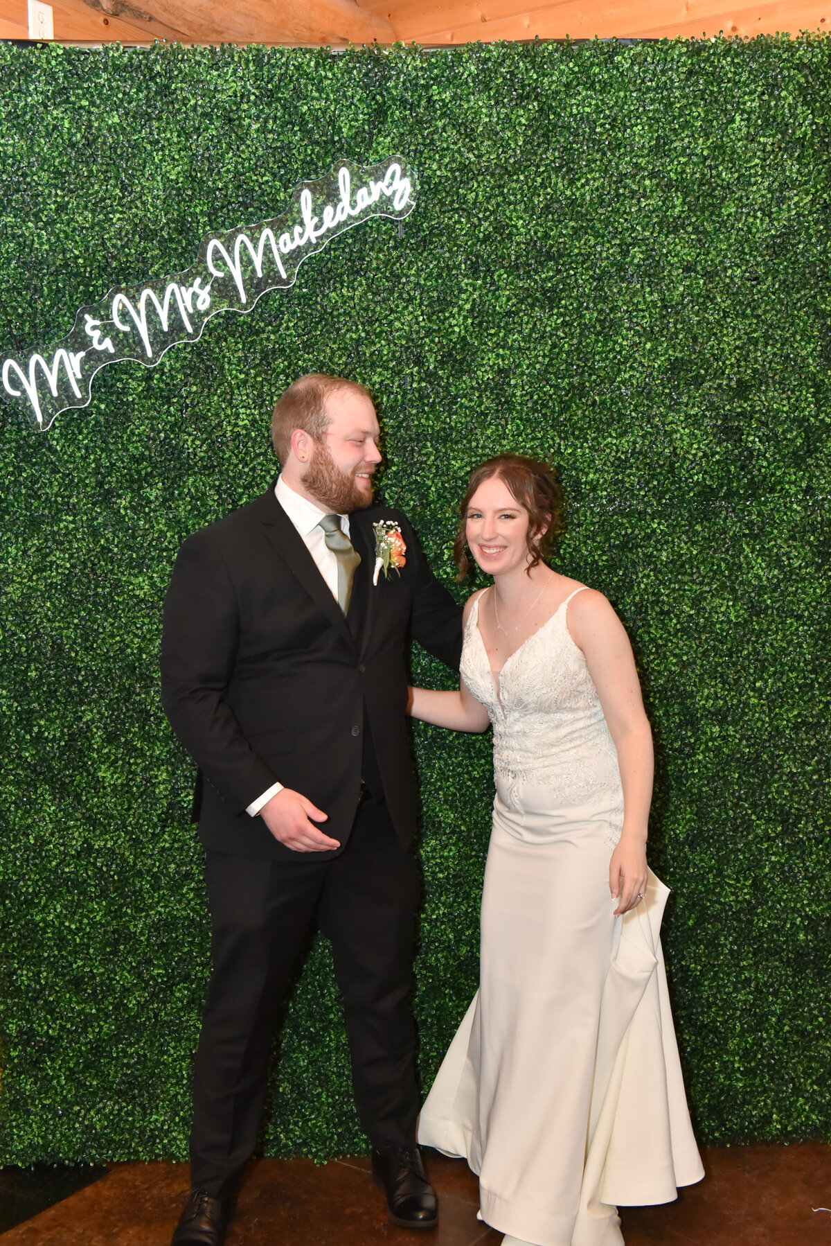 4591-Wedding at The Grands at Mulligans in Sartell Minnesota- Wedding Photographer Nicole Hollenkamp